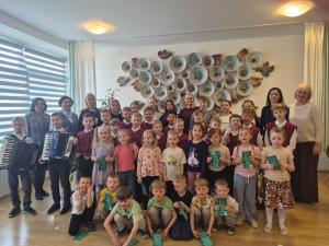 Naujienos „Klaipėdos Jeronimo Kačinsko muzikos mokyklos ugdytinių koncertas ,,Pinsim pynę iš gaidų““ galerija. Nuotrauka 10 iš 10